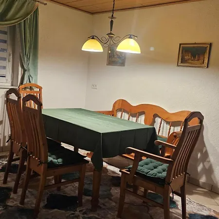 Eichhoernchen-haus Koerner Im Apartmán Peterzell